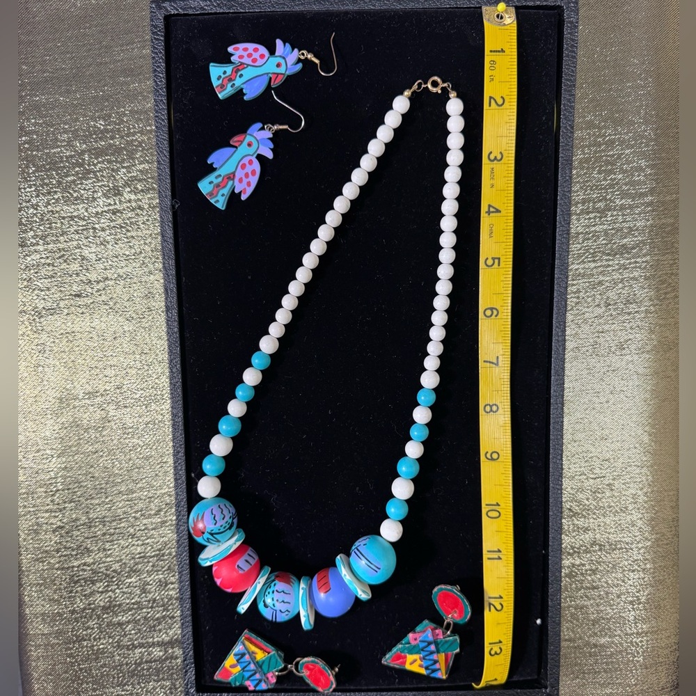 🎨✨ 1980s Teal + White + Red Beaded Necklace + 2 Earring Sets💃💎